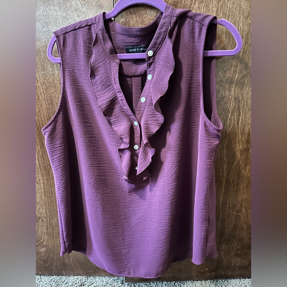Sleeveless shirt